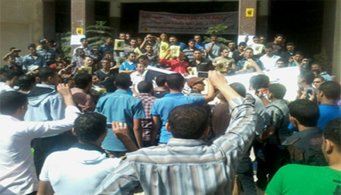 وقفة لطلاب شريعة دمنهور رفضًا للانقلاب في ذكرى محمد محمود