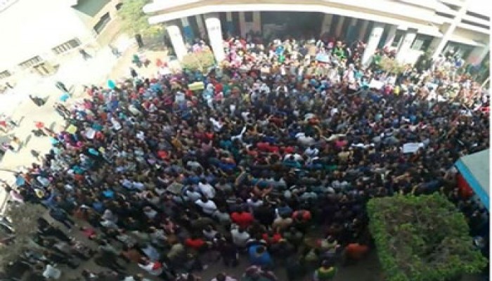 بث مباشر.. طلاب الزقازيق يواصلون الإضراب لليوم الرابع