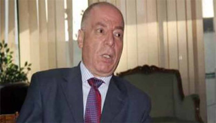 بالفيديو.. هروب "النمنم" من مدرج "آداب حلوان" بعد طرد الطلاب له