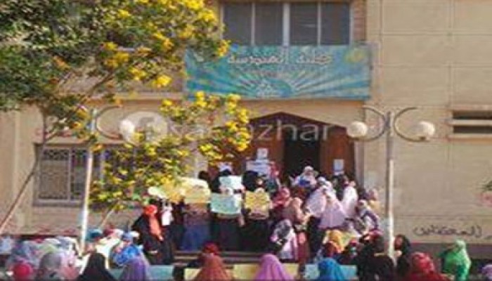 وقفة لأزهريات هندسة مدينة نصر تنديدًا باعتقال الطلاب وسجنهم