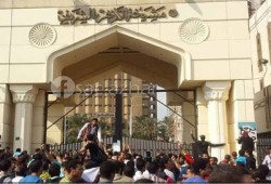 قوات من شرطة الانقلاب تحاصر طلاب الأزهر أمام المشيخة