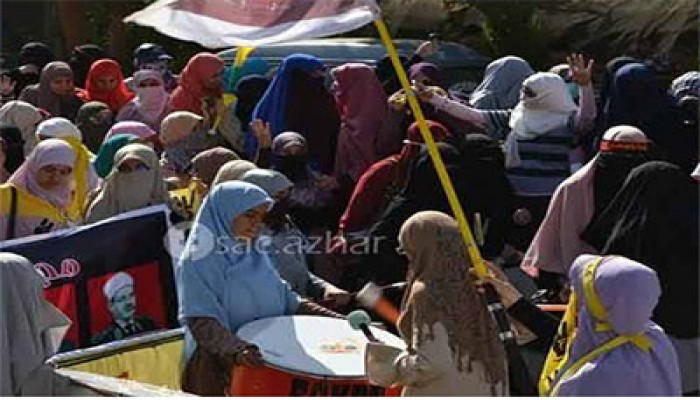 بالصور.. الحرائر وألتراس أحرار يشعلون المظاهرات بجامعة الأزهر