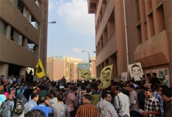 مسيرة حاشدة لطلاب هندسة شبين الكوم للمطالبة بالقصاص للشهداء