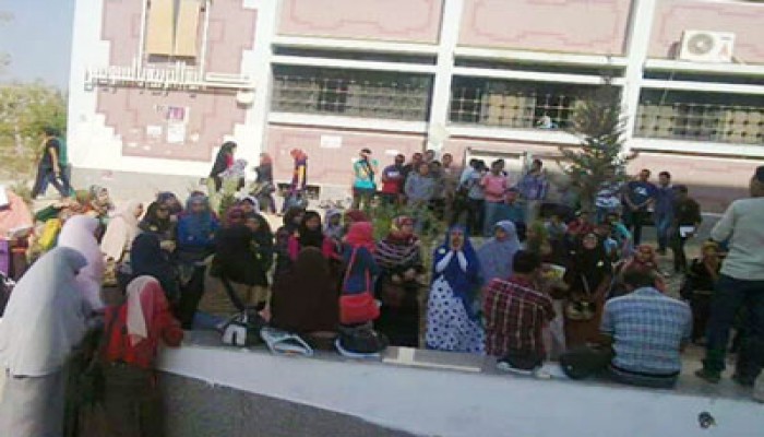 وقفة لطلاب جامعة السويس ضد بلطجة داخلية الانقلاب