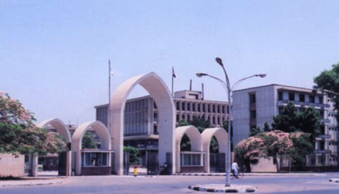 طلاب جامعة المنيا يهددون بالتصعيد لعدم رد الانقلابيين مصروفات المدينة