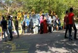 معرض ووقفة لكشف إرهاب الانقلاب في جامعة أسوان