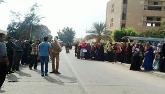 مسيرة وسلسلة بشرية بجامعة القناة رفضًا لانتهاكات الحرس