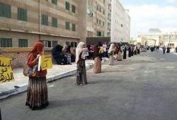 فصل 3 طلاب بجامعة كفر الشيخ وتهديدهم بتسليمهم لقوات الانقلاب