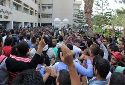 تظاهرات حاشدة بالأكاديمية العربية للعلوم والتكنولوجيا بالإسكندرية