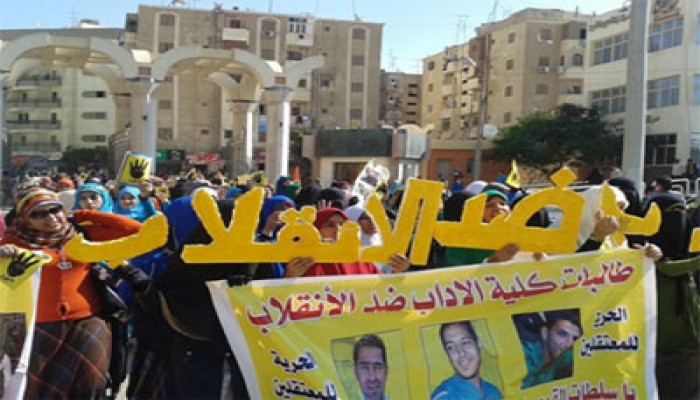 بالفيديو ..أمن الانقلاب يطلق الغاز والخرطوش على تظاهرة لطلاب الفيوم