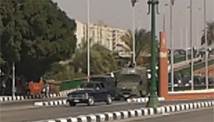 بالصور.. الانقلابيون يقتحمون جامعة أسيوط ويصيبون 11 من طلابها
