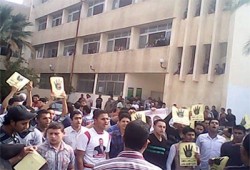 وقفة حاشد لطلاب أزهر دمياط احتجاجًا على مهزلة محكمة الرئيس