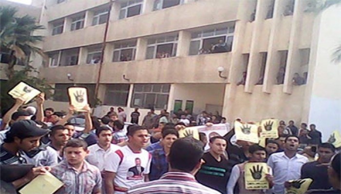 وقفة حاشد لطلاب أزهر دمياط احتجاجًا على مهزلة محكمة الرئيس