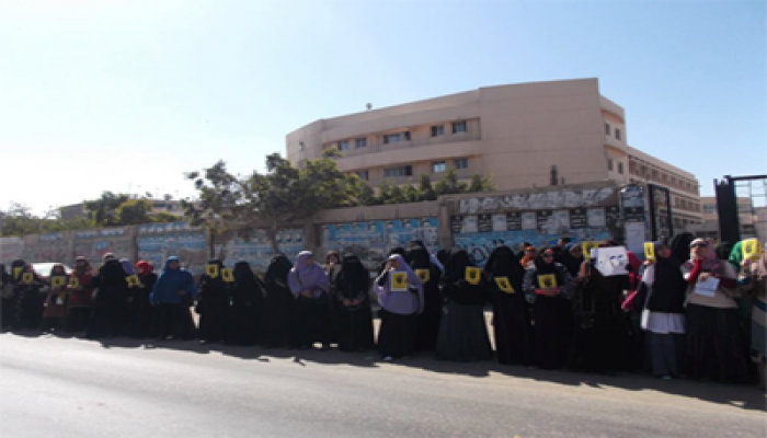 فيديو.. وقفة لطالبات "الدراسات الإسلامية" ببورسعيد رفضًا لمحاكمة "إرادة الشعب"