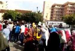 بث مباشر.. طلاب جامعة المنوفية ينددون بالاعتداء على أعضاء التدريس