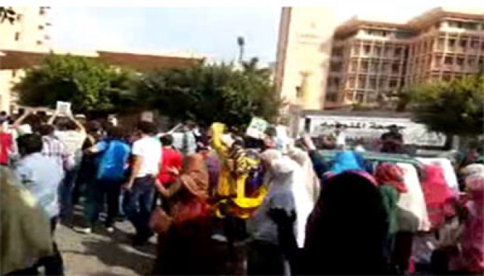 بث مباشر.. طلاب جامعة المنوفية ينددون بالاعتداء على أعضاء التدريس