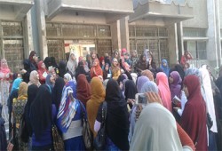 بث مباشر.. وقفة لكلية البنات بأزهر أسيوط احتجاجًا على محاكمة الرئيس