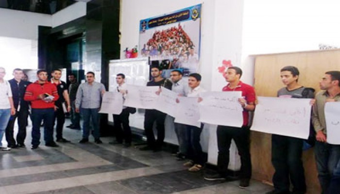 بالفيديو.. وقفة لطلاب "صيدلة دمنهور" تضامنًا مع زميلهم المعتقل