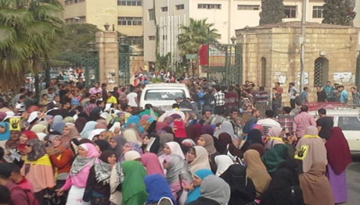 بث مباشر.. مسيرة حاشدة لطلاب "الزقازيق" رفضًا لبلطجة الانقلابيين