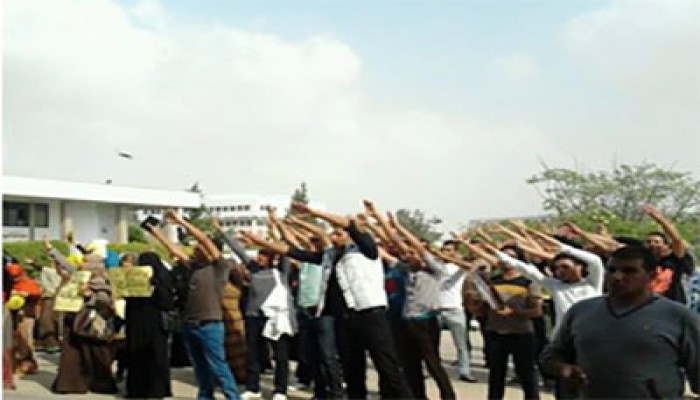 بالصور.. جامعة قناة السويس تواصل فعالياتها ضد الانقلاب