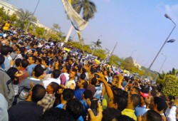 احتشاد مليشيات الانقلاب أمام الباب الرئيسي لجامعة الأزهر