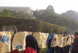 سلاسل بشرية ومسيرة رافضة للانقلاب بجامعة الزقازيق