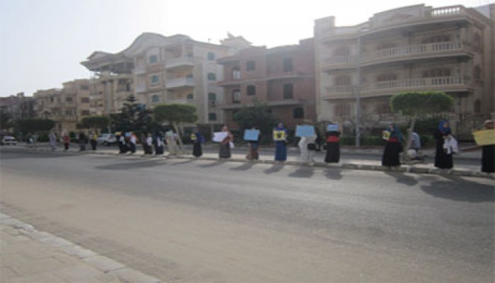 وقفة لطالبات طب الأزهر بدمياط تطالب بالإفراج الفوري عن المعتقلين