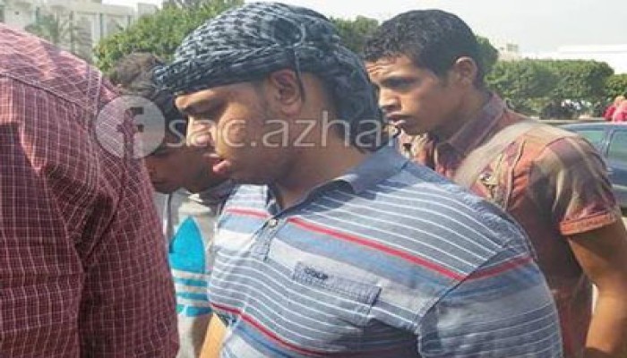 بالصور.. هجوم للبلطجية على وقفة لطلاب الأزهر أمام مبنى الإدارة