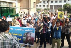 بالصور والفيديو.. طلاب هندسة بنها يطالبون بالقصاص لدماء الشهداء