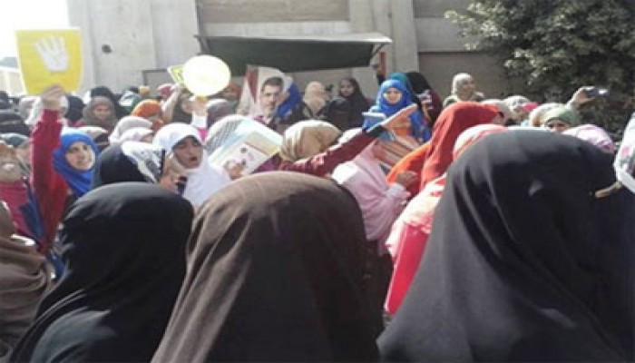 بالفيديو.. وقفة لطالبات "الدراسات الإسلامية" بأزهر أسيوط رفضًا للانقلاب