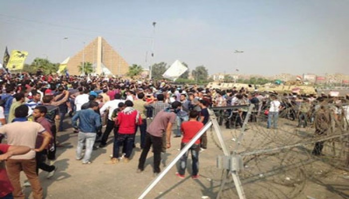 بالصور.. طلاب الأزهر يتوجهون لرابعة والجيش يقابلهم بالرصاص