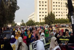 بث مباشر.. انضمام حرائر الأزهر إلى تظاهرة أمام إدارة الجامعة
