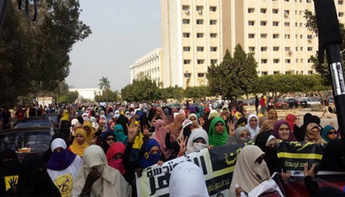 بث مباشر.. انضمام حرائر الأزهر إلى تظاهرة أمام إدارة الجامعة