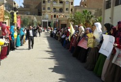 بالفيديو.. سلسلة بشرية لطالبات "الدراسات الإسلامية" ببورسعيد رفضًا للانقلاب