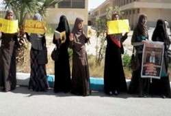 طلاب جامعة القناة يطالبون بالإفراج عن أساتذتهم وزملائهم المعتقلين