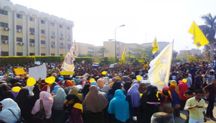 حرائر الأزهر بمدينة نصر يهتفن: صوت المرأة هو الثورة