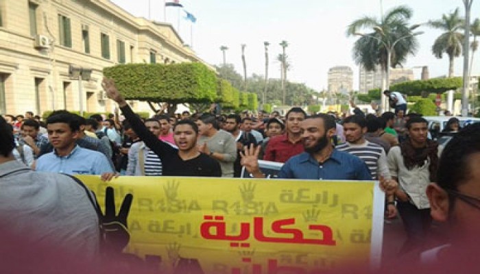 بالصور.. مسيرة حاشدة لطلاب القاهرة تحت شعار "ليه هنخاف"