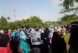 بث مباشر.. حرائر جامعة الأزهر يطالبن برحيل العسكر وشيخه