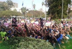 وقفة لطلاب عين شمس أمام مكتب رئيس الجامعة للإفراج عن زملائهم