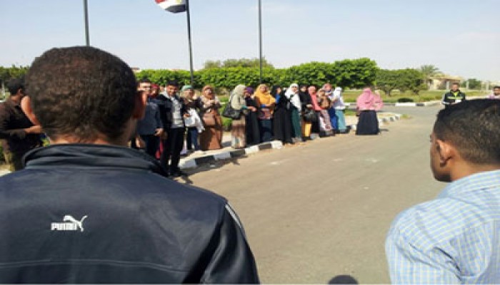 طلاب "بيطري السادات" يهتفون: إحنا دكاترة مش إرهاب