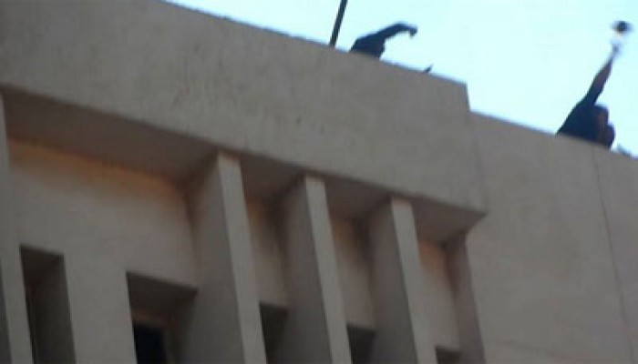 بلطجية يحتجزون 5 طلاب داخل مبنى إدارة جامعة الزقازيق