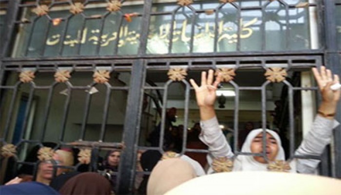 عضوة "دستور الانقلاب" تفصل طالبة بجامعة الأزهر مؤيدة للشرعية