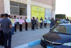 وقفة لأعضاء تدريس هندسة بورسعيد تندد باعتقال زملائهم