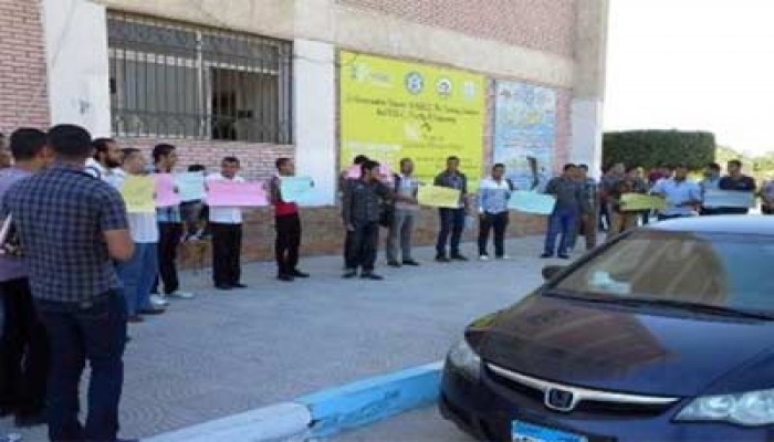 وقفة لأعضاء تدريس هندسة بورسعيد تندد باعتقال زملائهم