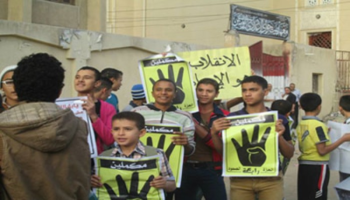 طلاب المدارس.. صداع في رأس الانقلاب