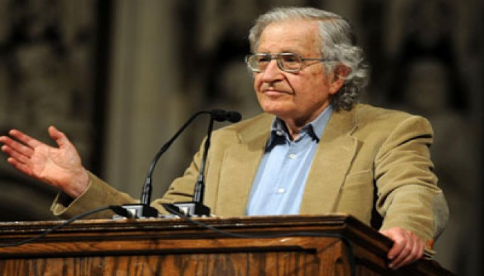 تشومسكي: الرئيس مرسي عائد إلى القصر.. وحاسبوني على هذا