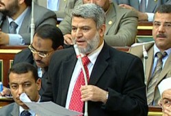 وقفة لطلاب وأساتذة علوم بني سويف رفضًا لاعتقال د. حمدي زهران