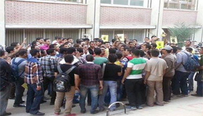بالفيديو.. ثوار جامعة أسيوط  يهتفون: شمال يمين خرجوا المعتقلين