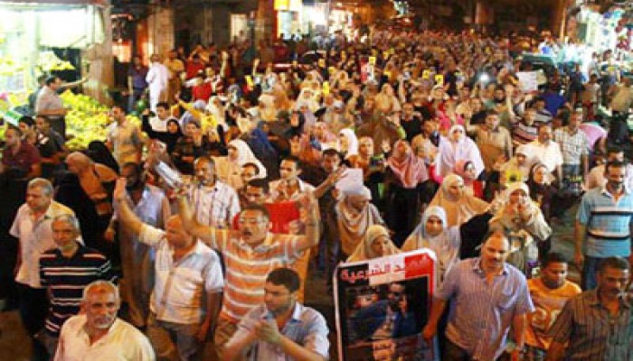 وقفة ليلية حاشدة لطلاب "المدينة الجامعية" بسموحة رفضًا للانقلاب