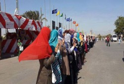 سلسلة بشرية لطالبات "حلوان" للتنديد بمجزرة 6 أكتوبر
